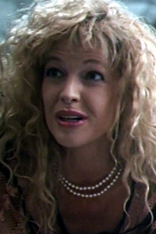 Andee Gray as Lisa Thorne