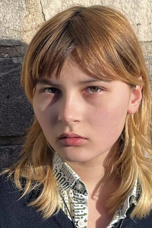 Luna Ho Poumey as Maya