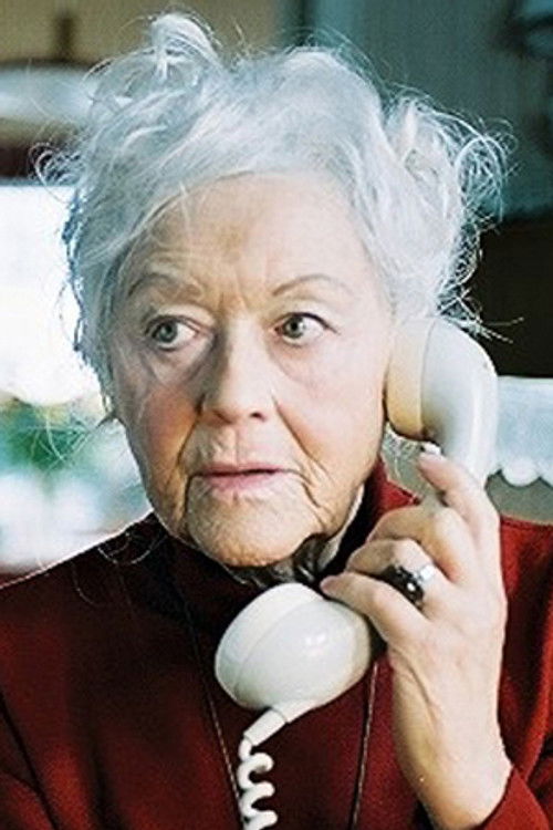 Pim Lambeau as Johanna / hotelier