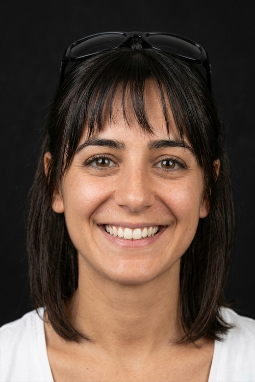Cemre Özer as Aslı Kahraman