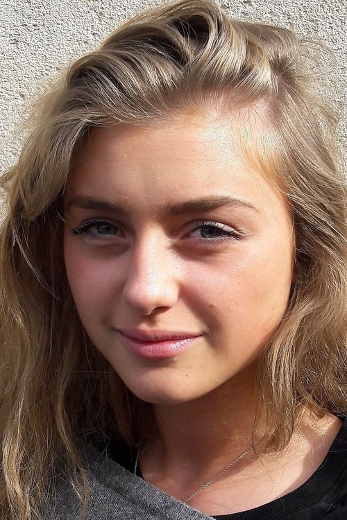 Laura Genovino as Apolline, fille de Matthieu et Alice