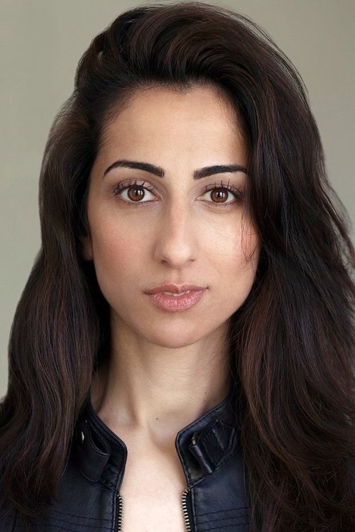 Elif Knight as Anna Seifert