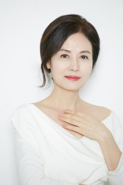 Lee Duk-hee as Kim Myung-ja
