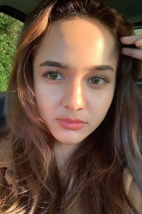 Dianda Sabrina as Gina