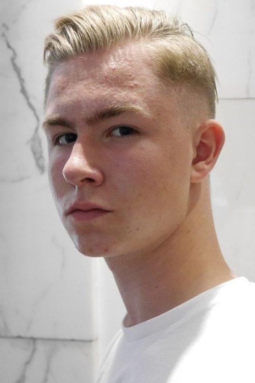 Vincent Wiemer as Julius