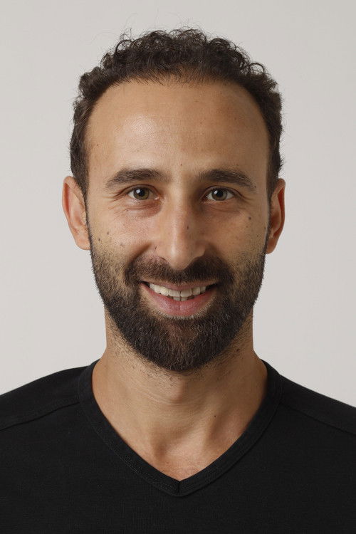 Seçkin Öcek as Balerin Kostümlü Adam