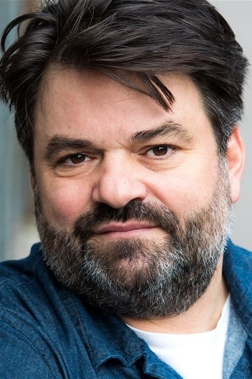 Alban Aumard as Le serveur