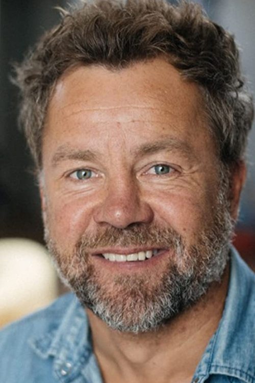 Fred Epaud as Real estate agent