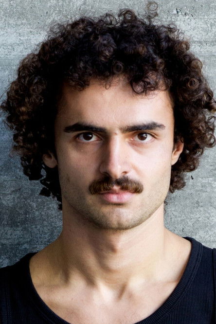 Onur Kurtulmus as Tobias Schmitt