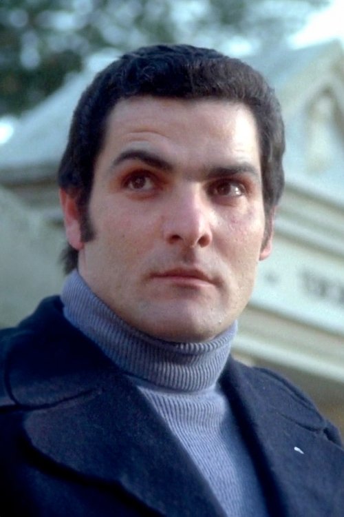 Claudio Zucchet as Night Guard (uncredited)