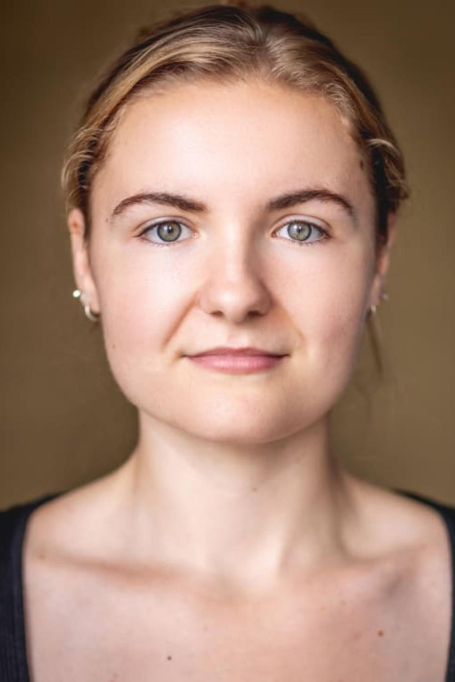 Sophie Faurie as Elizabeth