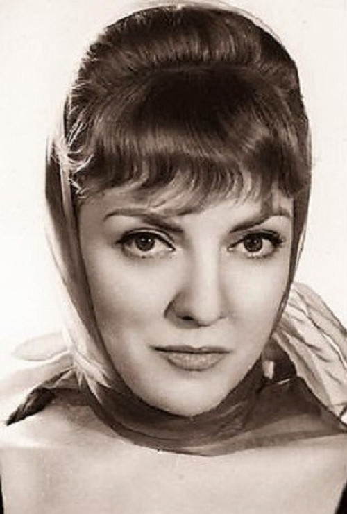 Selica Torcal as Abuela