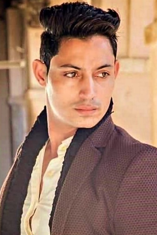 Hamada El Khatiri as ضابط قسم الشرطة 2