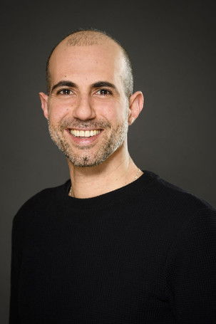 Ara Halici as Constanzo, Signoro Pericolo