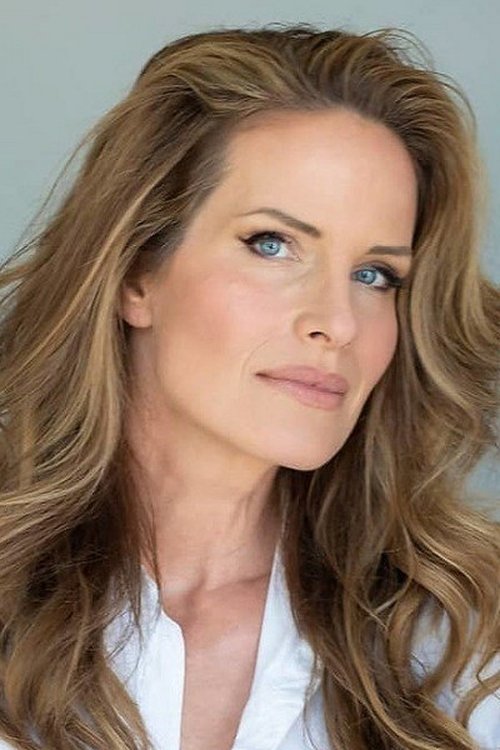 Monika Schnarre as Amanda