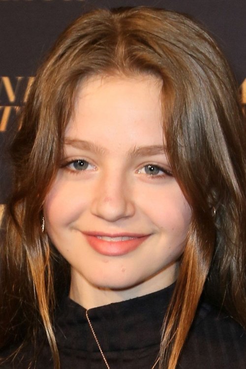 Flora Thiemann as Chantal