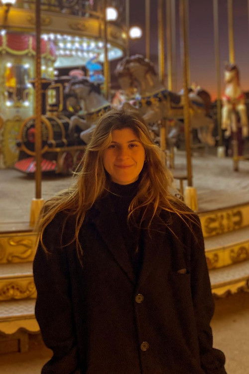 Gabriella Salles as Giovanna