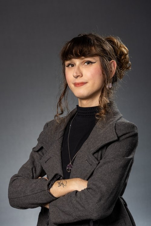 Erica Dafon as Voz (Podcaster Terror)