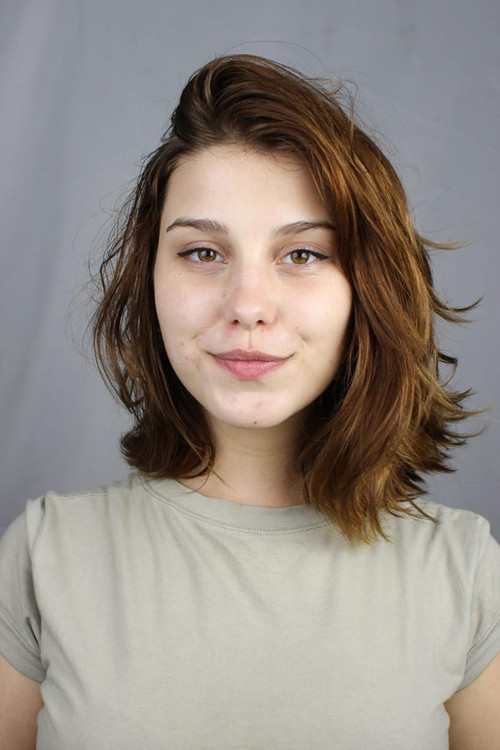 Gabriella Andrade as Estela