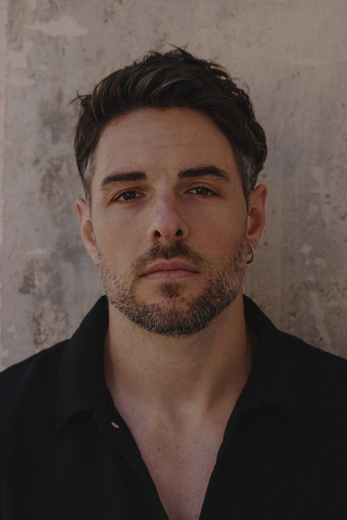 Erik Tonelli as Gianni