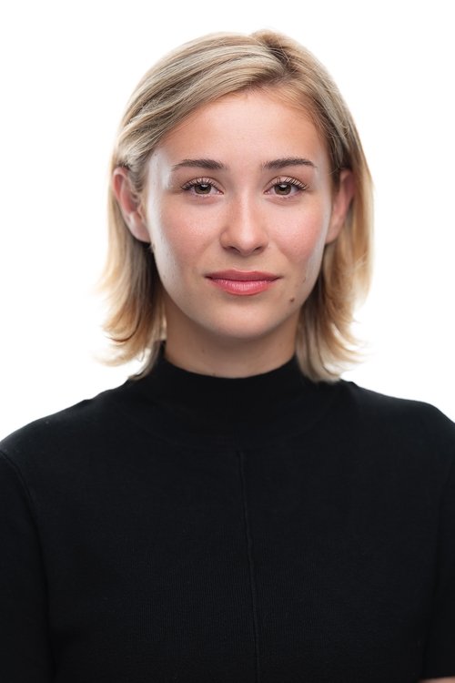 Taylor Dunbar as Peaches