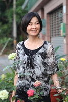 Kim-Hong Nguyen as Boss Lady