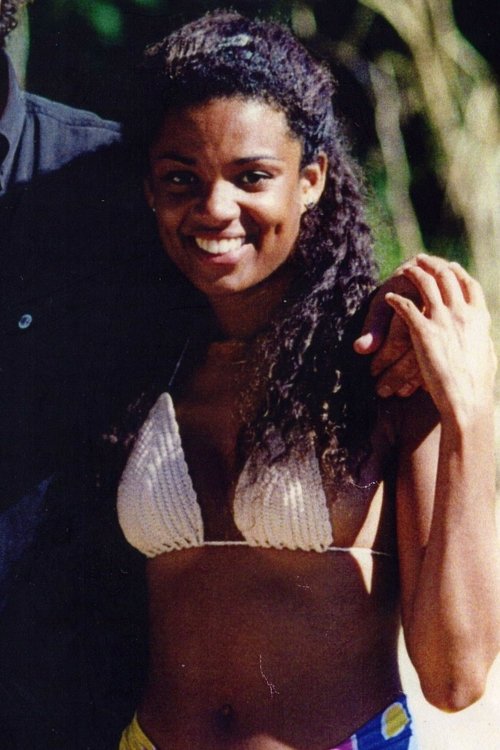 Zuleica Dos Santos as Sonia