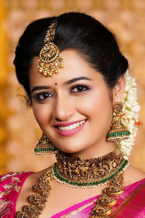 Ashika Ranganath as Siri