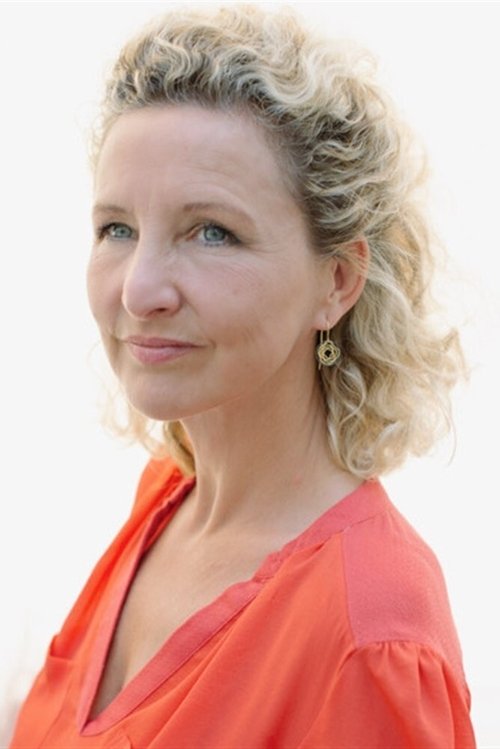 Hélène Babu as Daisy