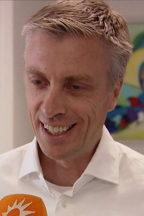 Peter Duijzend as Self - Notary