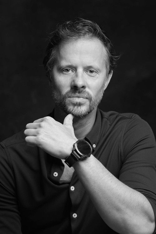 Magyarósi Csaba as Önmaga - Műsorvezető