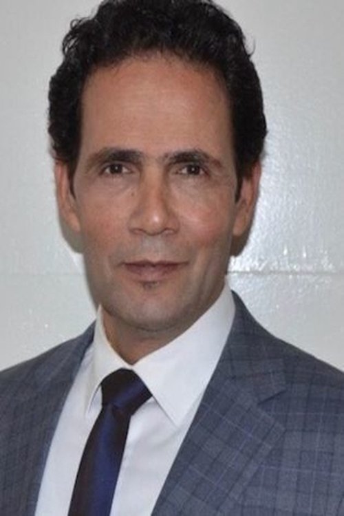 Sherif Helmy as خيري عاصم مذيع TV