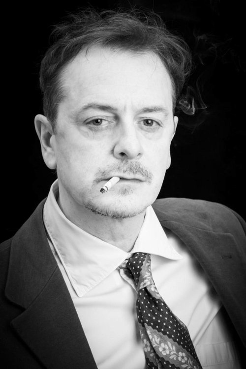 Mario Cei as Giovane Sacerdote