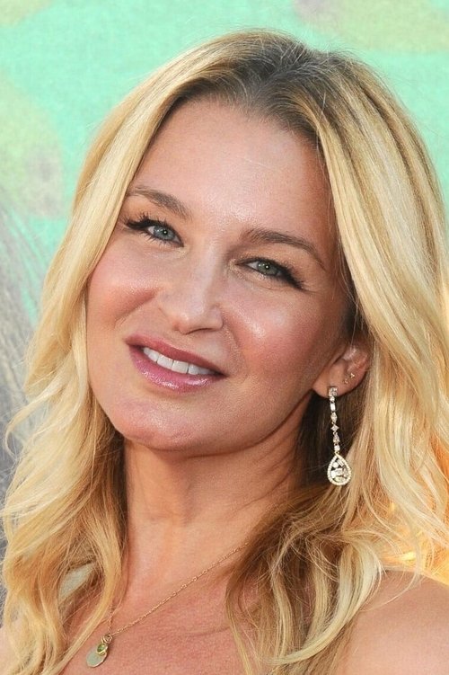 Reagan Pasternak as Karen Andrews