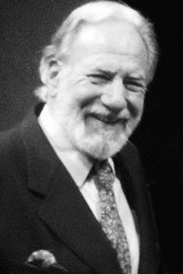 Julio Marticorena as Larsen