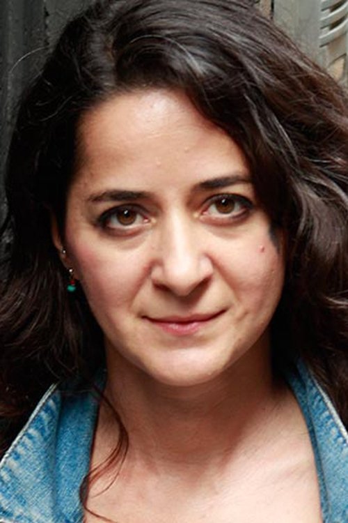 Gülhan Kadim as Türkan