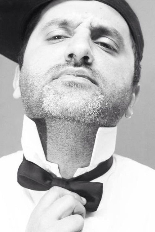 Carlos Nóbrega as João