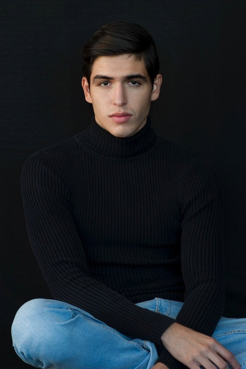 Santiago Hurtado Toledo as Sergio