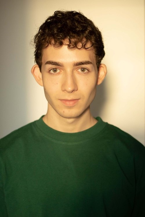 Béla Can Leon as Cedric