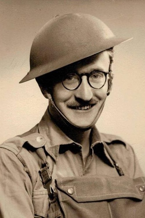 Hedley Cullen as Marina Manager