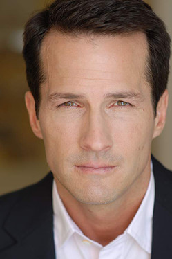 Alan Pietruszewski as Martin Green