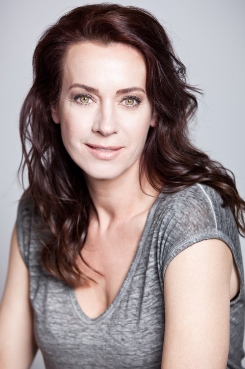 Marjolein Keuning as Leonie van Velzen