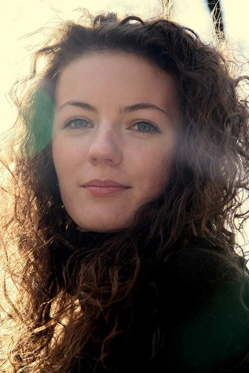 Елена Меркулова as Юлька