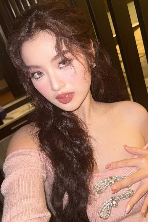 Mukda Khunnawuttiruk as Kirin