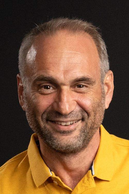 Adrian Văncică as Croitoru'