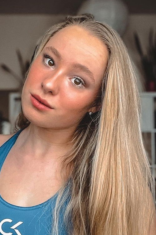 Rosanne Waalewijn as 