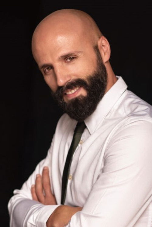 Joaquín Abad as Toni