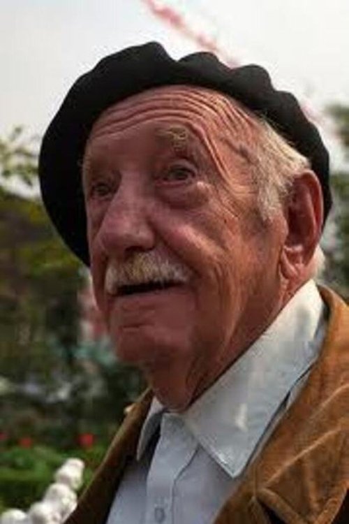 Alejandro Galindo as Vecino