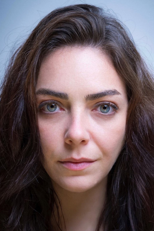 Ilgın Bingöl as Bilge