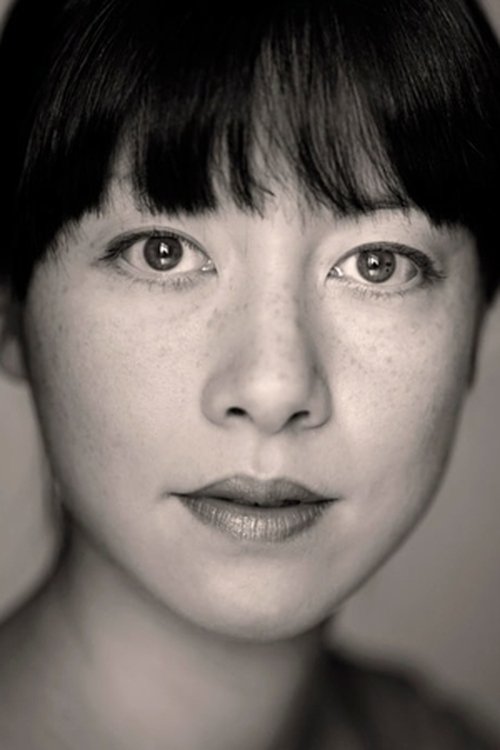 Nina Fog as Chirurgin